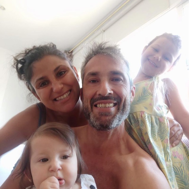 Emilio Quintanilla con su familia