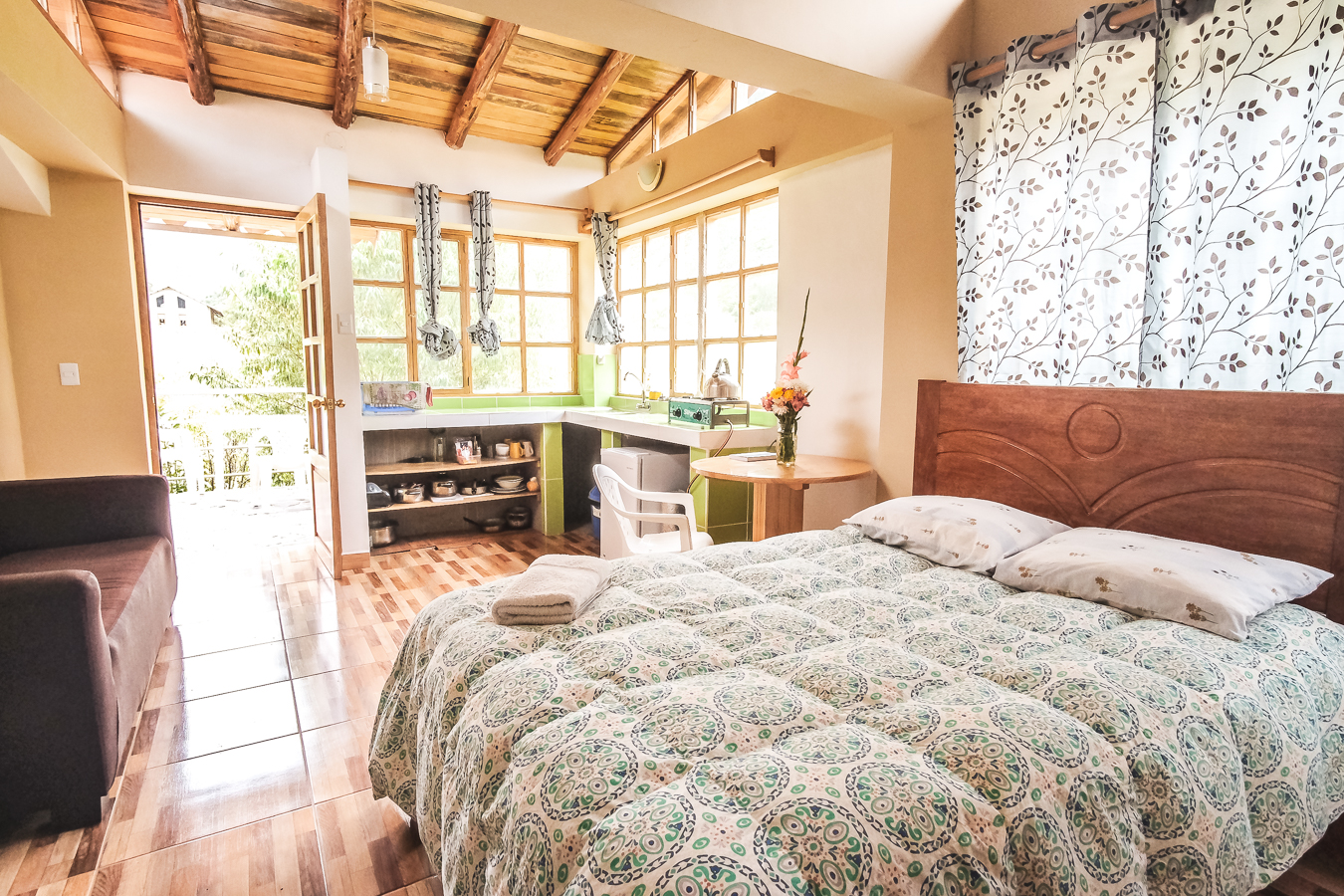 Habitación Confort de Huachuma Wasi con cama, cocina y balcón privados, Valle Sagrado, Perú